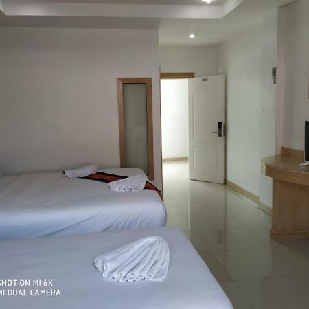 Red Sapphire Hotel Patong Luaran gambar