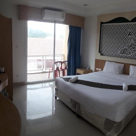 Red Sapphire Hotel Patong Luaran gambar