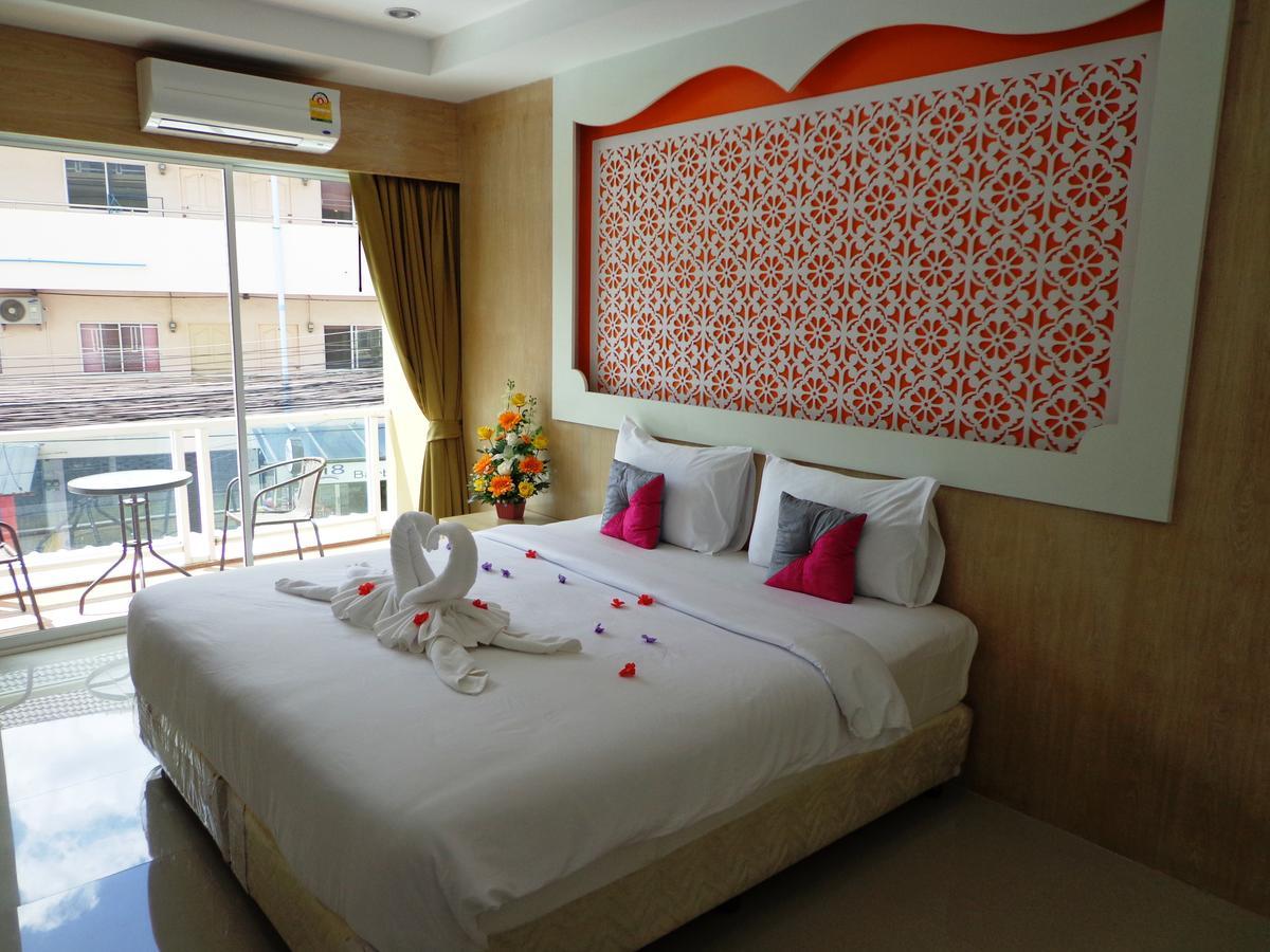 Red Sapphire Hotel Patong Luaran gambar