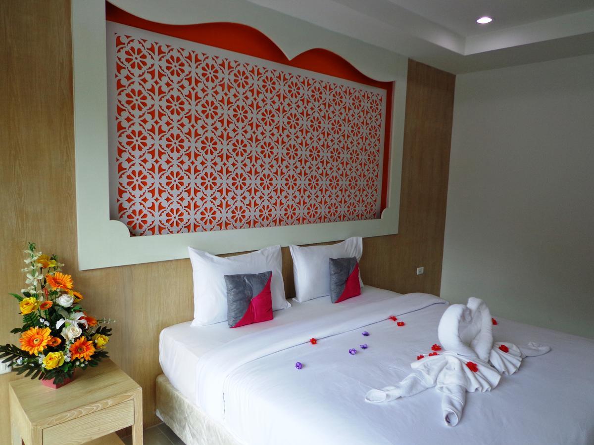 Red Sapphire Hotel Patong Luaran gambar