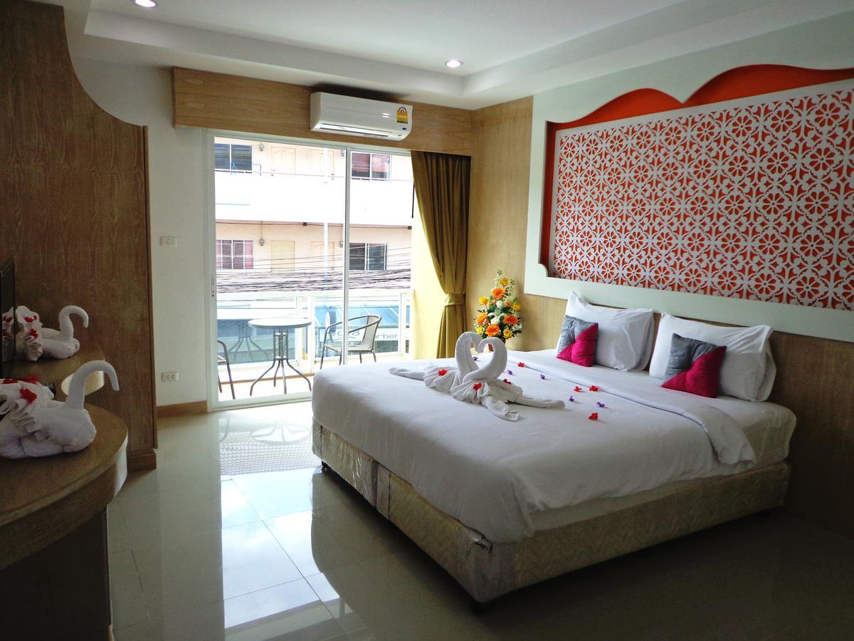 Red Sapphire Hotel Patong Luaran gambar