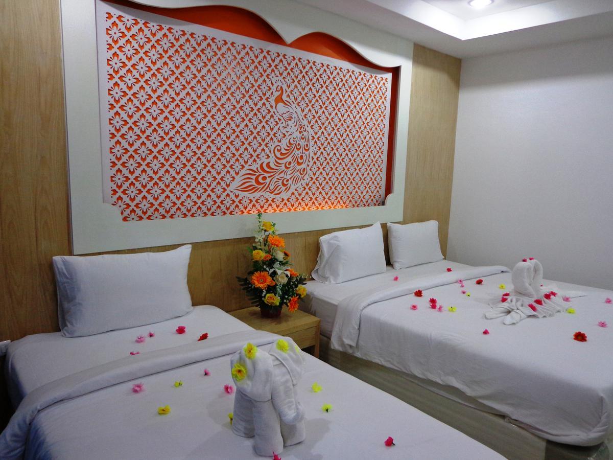 Red Sapphire Hotel Patong Luaran gambar