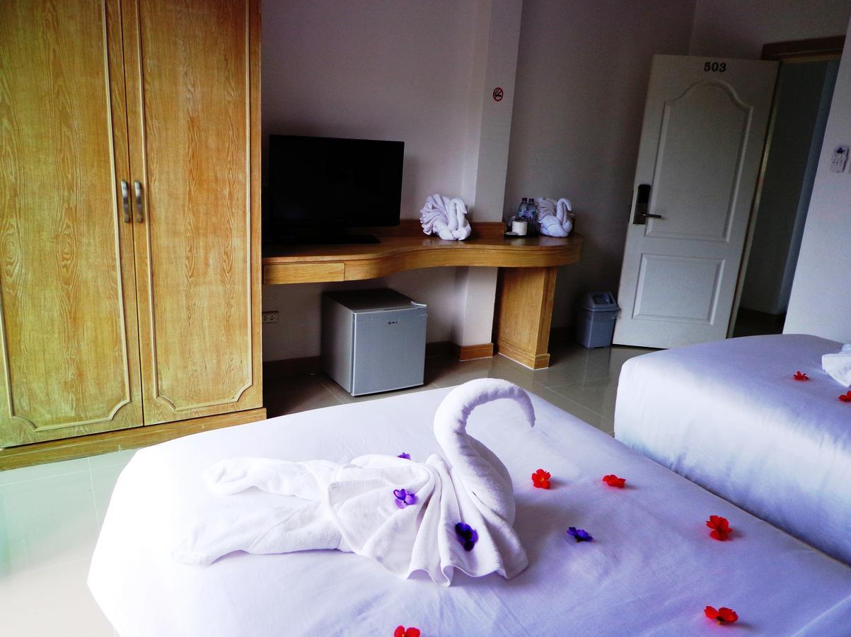 Red Sapphire Hotel Patong Luaran gambar