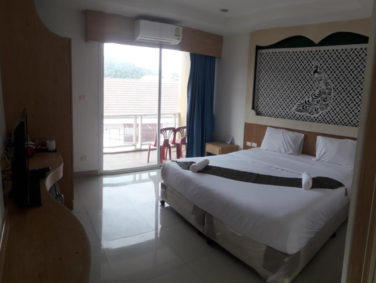 Red Sapphire Hotel Patong Luaran gambar